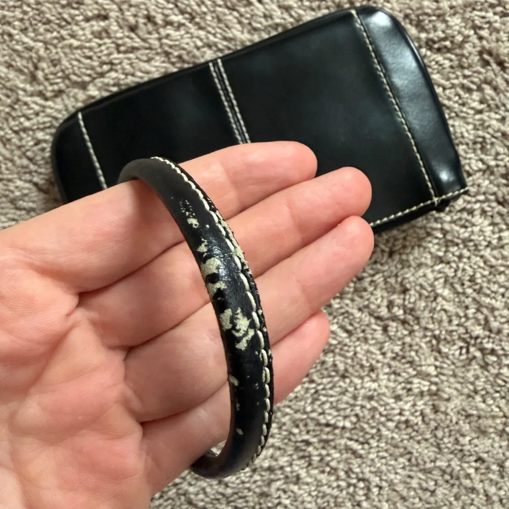 Vintage Y2K Wilsons Leather Black Wristlet Clutch White Stitching & retro Buckle